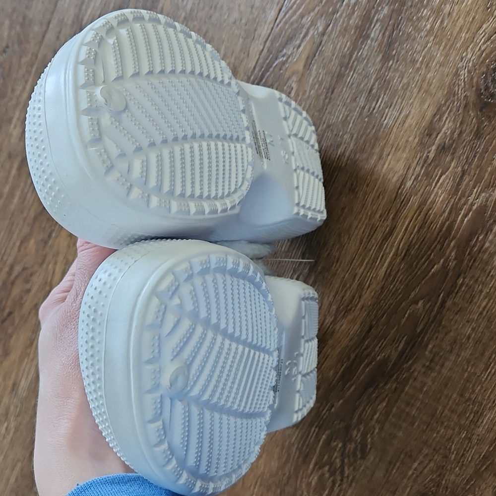 NWT Kids Foamwalk White Furry Lined Clogs, size 13/1 - Picture 8 of 11